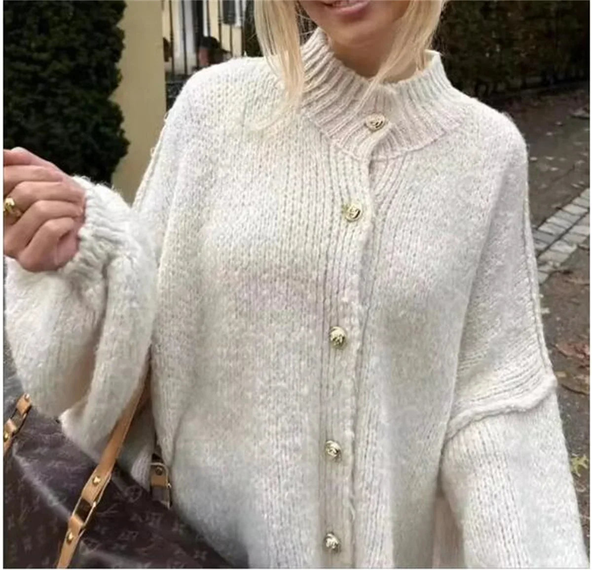 Lili | Pull Ample à Boutons Métalliques