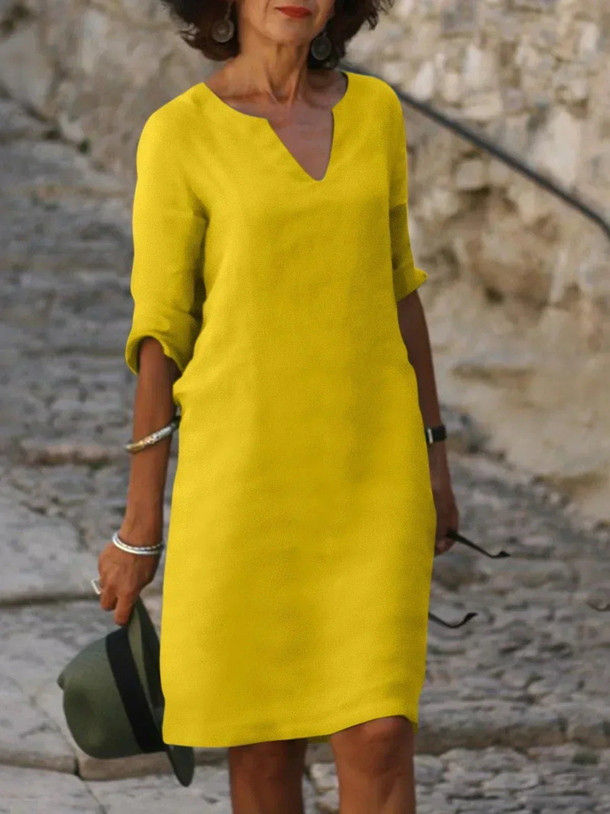 Josette | Robe élégante à col en V